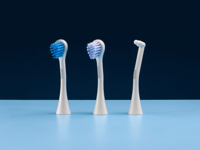 Hydrosonic-Pro-toothbrush-001-2048x1361